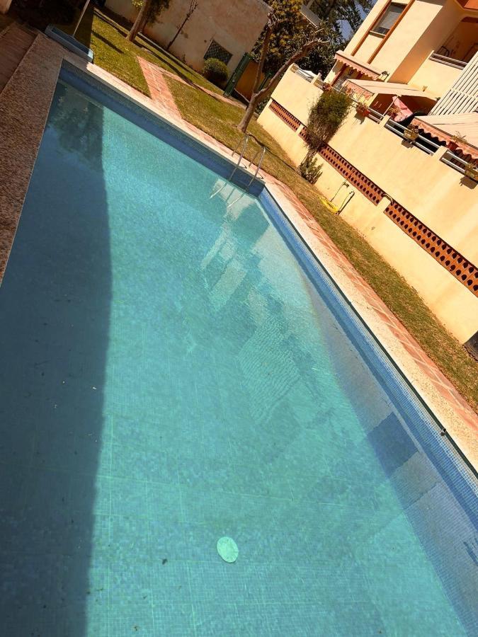 マラガPedregalejo Playa, Piscina Y Parkingアパートメント エクステリア 写真