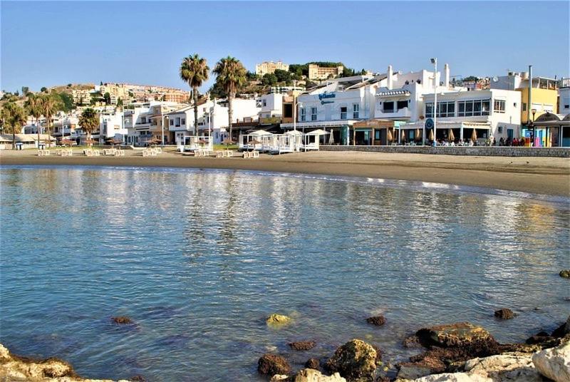 マラガPedregalejo Playa, Piscina Y Parkingアパートメント エクステリア 写真